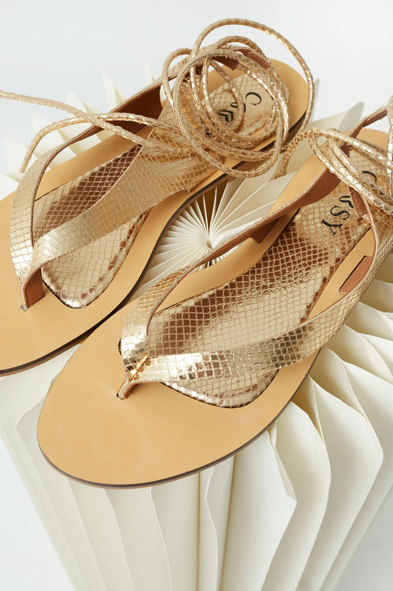SANDALIAS ORO DORADO