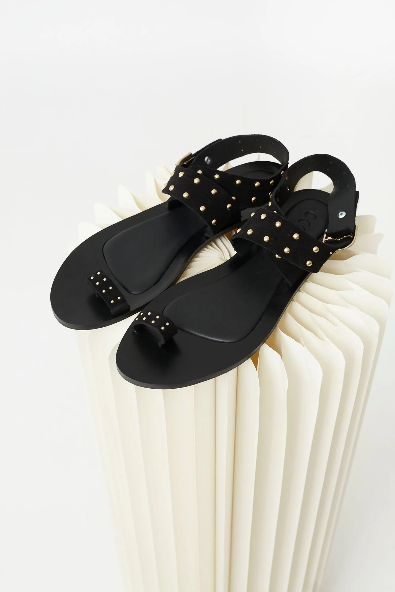 SANDALIAS TACHAS NEGRO
