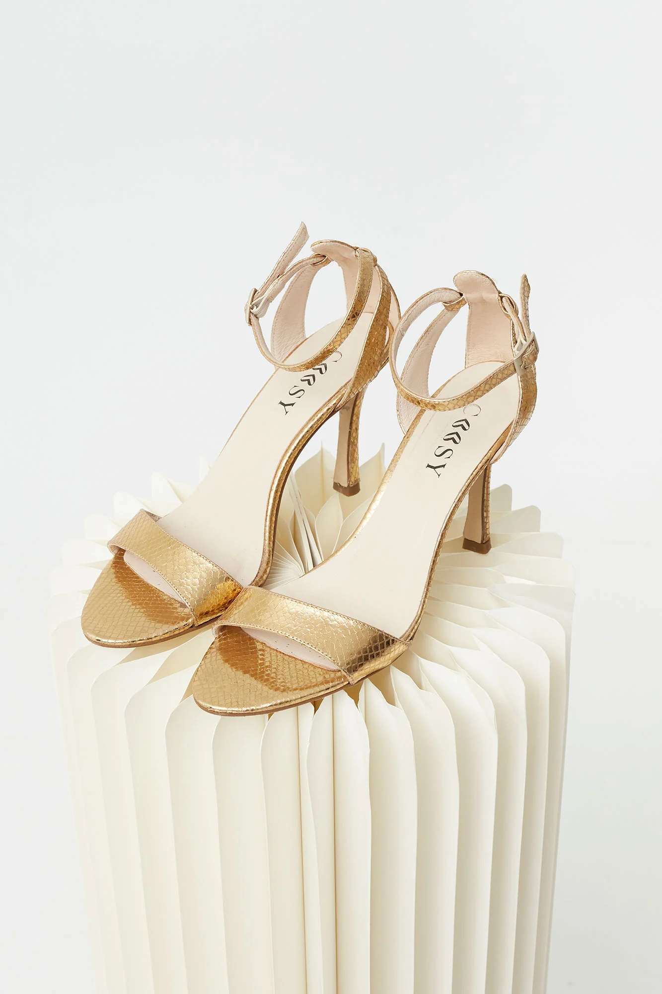 SANDALIAS PIEL DORADO